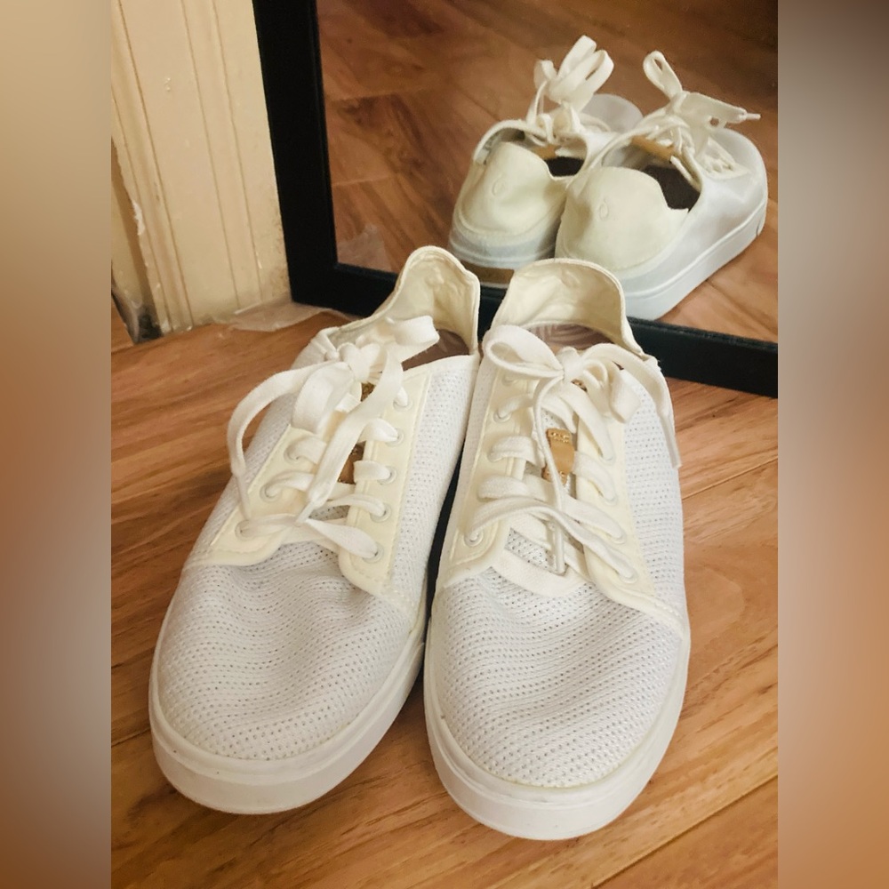 OLUKAI White Canvas Sneakers